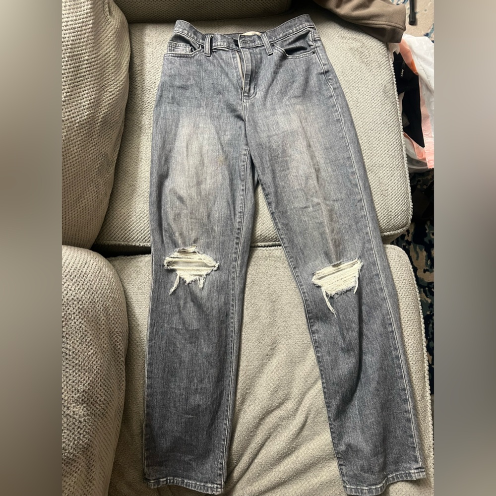Universal thread ripped jeans